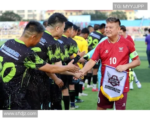 酒吧足球明星盘点那些在绿茵场外同样闪耀的球场传奇